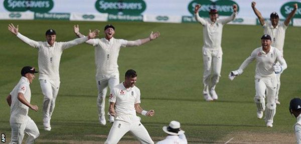 England reduced India to 2-3 with the new ball